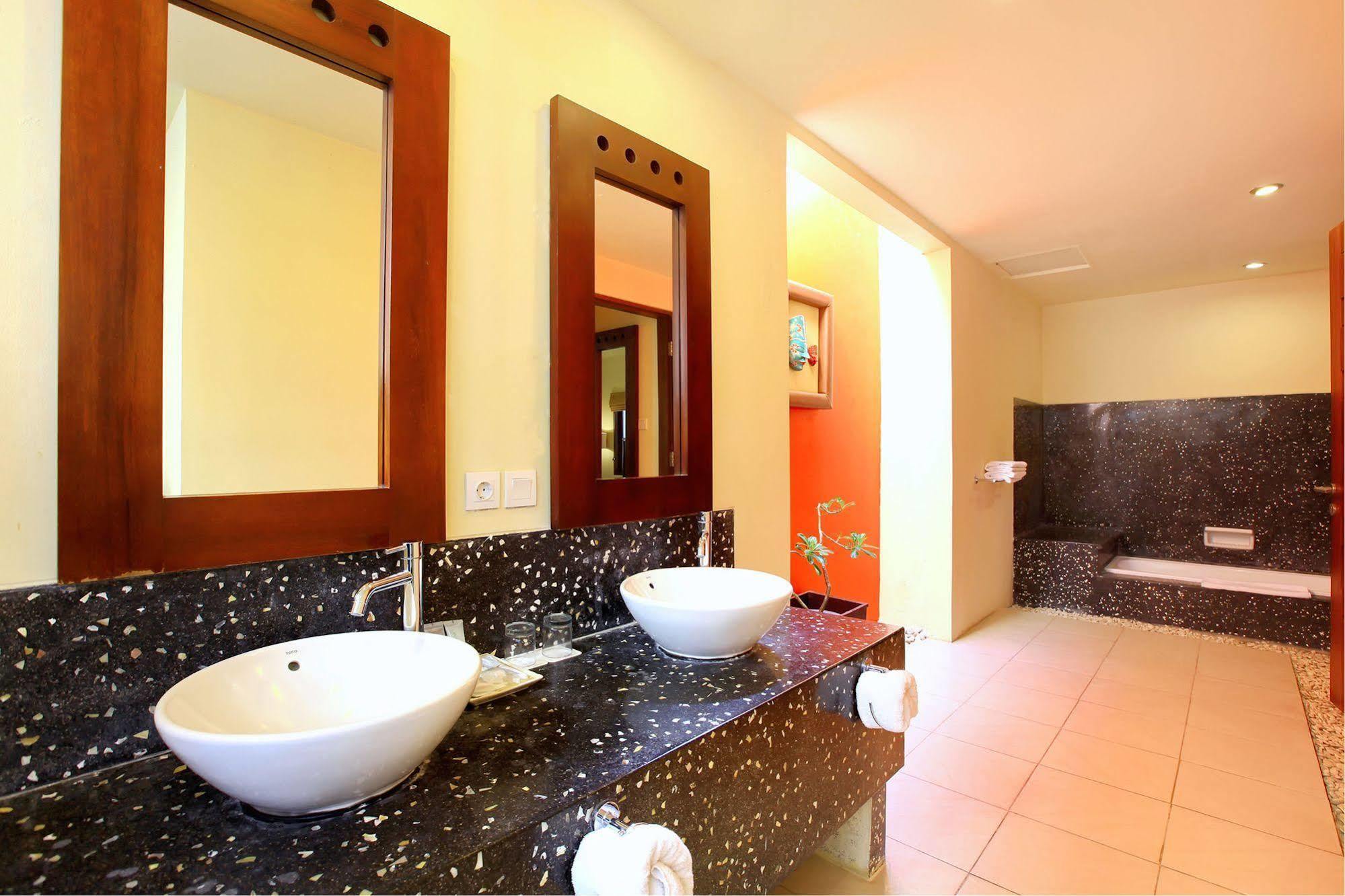 Mutiara Jimbaran Villas Kuta Selatan ภายนอก รูปภาพ