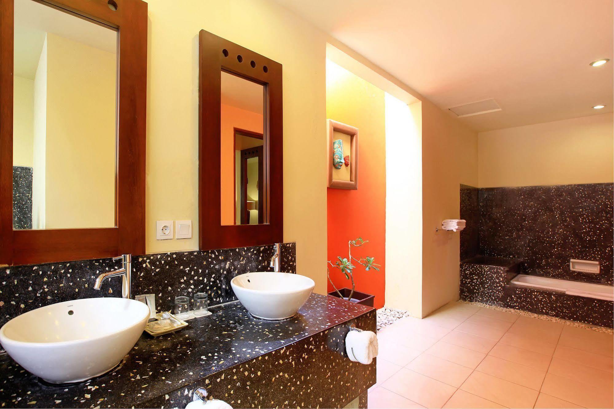 Mutiara Jimbaran Villas Kuta Selatan ภายนอก รูปภาพ